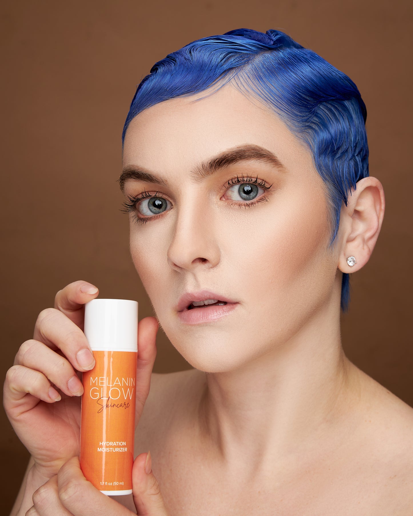 Model hold Hydration Moisturizer